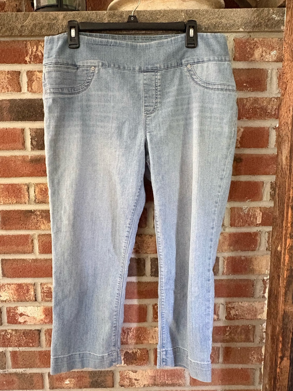 Style & Co. Women’s Light Wash Blue Denim Capri Size Large